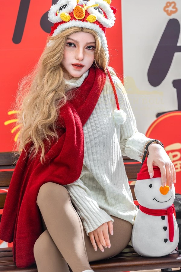 アイアンテック ドール レビュー: ヴィヴィアン 163cm - 小胸のブロンドのセックスドールを詳しく見る