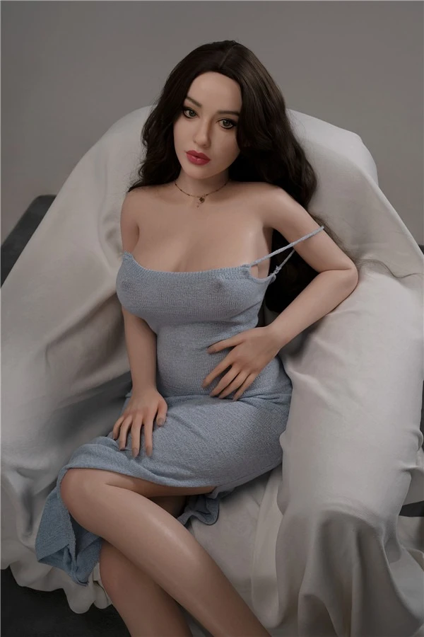 Zelex Dollは、165cmの美肌熟女巨乳シリコンセックスドール、Janelleを発売します。