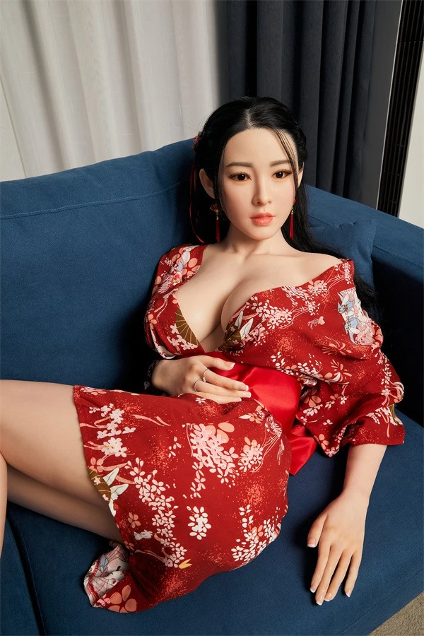 CST Doll が驚異的な等身大 165cm セックス ドール Alice を発表