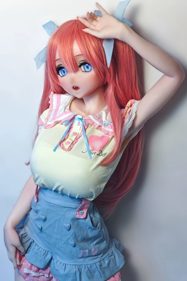 レビュー: エルサ ベイブの見事な 148cm 赤いツインテール セックス ドール - 早川沙綾