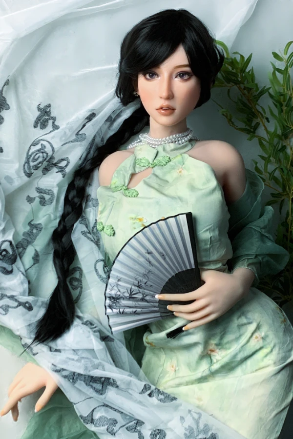 エルサベイブ佐々木あずさ165cm美しいファンタジーセックスドールの詳細なレビュー