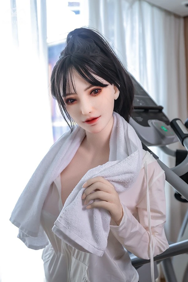 MOZU ドール - 愛らしく魅力的な色白ブルネットのセックスドール マーフィー 163cm 無料の衣装付き