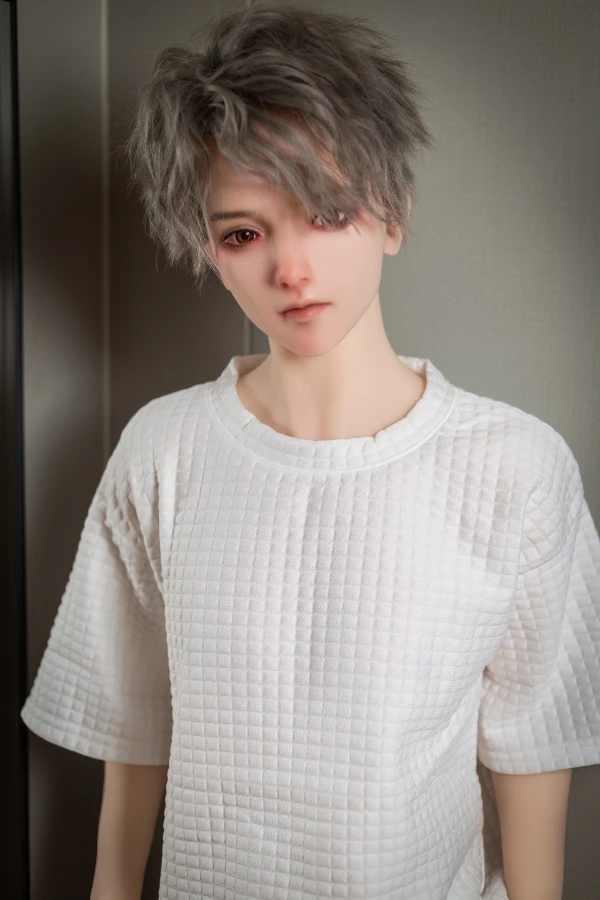 Qita DollがKaiを発表：驚異的な165cmのシリコン製男性セックスドール