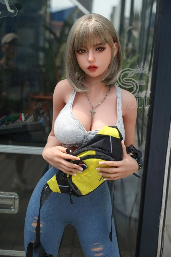 身長161cmの魅力的な曲線美のセックス人形Keylaのご紹介
