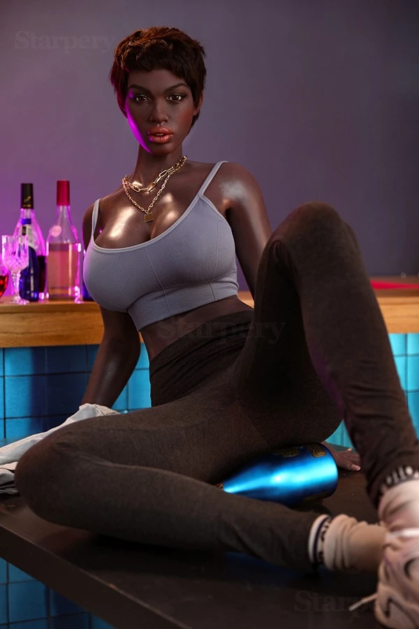 リアルな背の高いアフリカ系黒人セックス人形 Keisha by Starpery 174cm レビュー