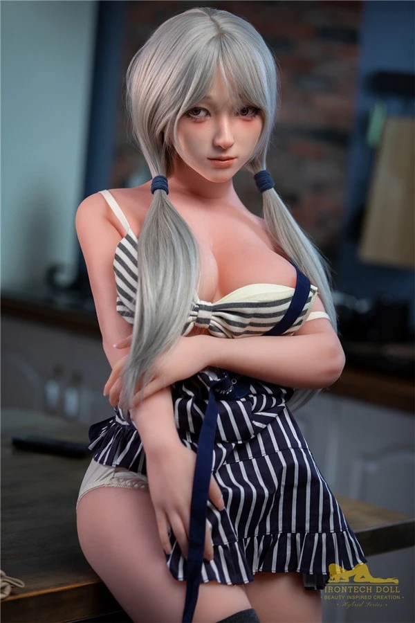 アイアンテックのRaelyn 154cmダブルポニーテールセックスドール - リアルなシリコンヘッドを搭載