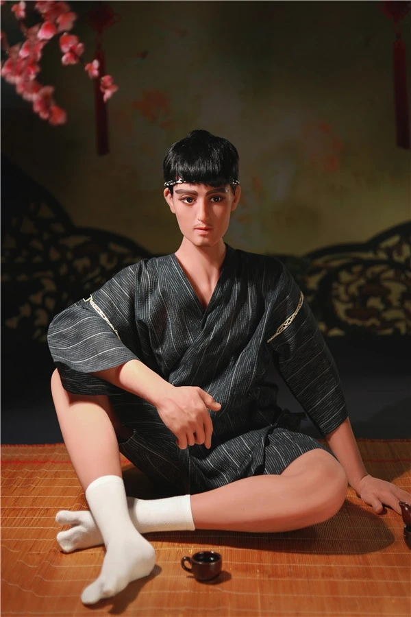 リフラノ ドール レビュー - リアルな日本の男性セックスドール カーソン 165cm または 5 フィート 5 インチ