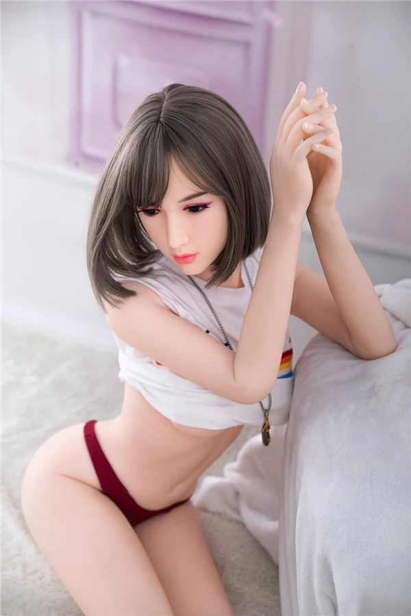 スタイリッシュなショートヘアの魅力的な160cmアジアンセックスドールAddilyn