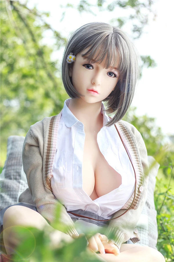 140cmの愛らしい巨乳の日本のセックスドール、アナイスのレビュー