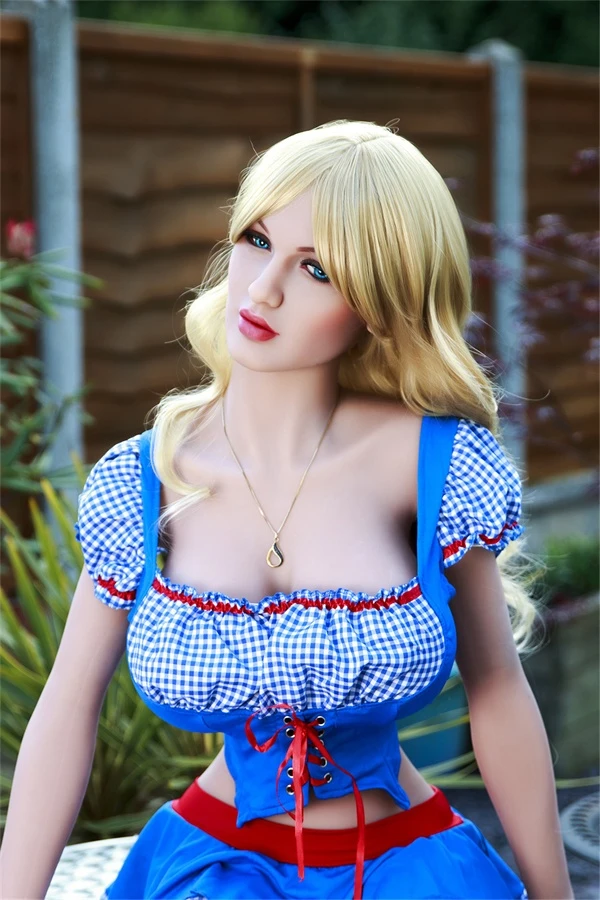 SMDOLLがリアルな158cmのブロンドの大人用ドール、ジェイラを発表