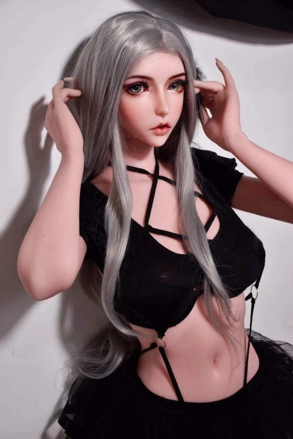 エルフの耳と曲線美のある体型を持つ、エルサ ベイブ バイオレット 165cm セクシードールのレビュー